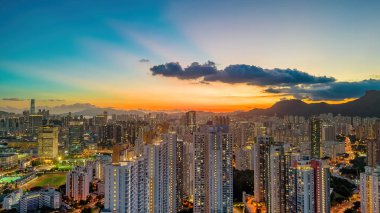Ping Shan 'dan Kowloon' un nefes kesici panoramik görüntüsü, 12 Temmuz 2023