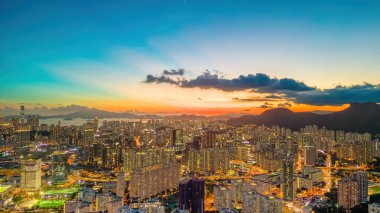 12 Temmuz 2023 Ping Shan 'dan Kowloon' un nefes kesici panoramik görüntüsü