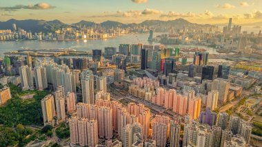12 Temmuz 2023 Ping Shan 'dan Kowloon' un nefes kesici panoramik görüntüsü