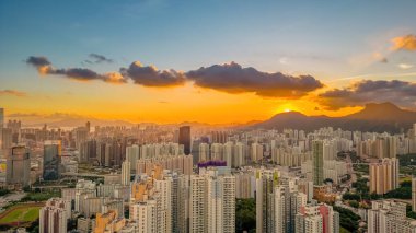 12 Temmuz 2023 Ping Shan 'dan Kowloon' un nefes kesici panoramik görüntüsü