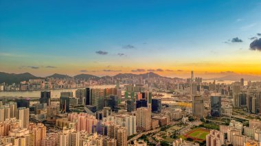 12 Temmuz 2023 Ping Shan 'dan Kowloon' un nefes kesici panoramik görüntüsü