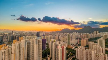 12 Temmuz 2023 Ping Shan 'dan Kowloon' un nefes kesici panoramik görüntüsü