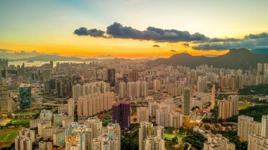 12 Temmuz 2023 Ping Shan 'dan Kowloon' un nefes kesici panoramik görüntüsü