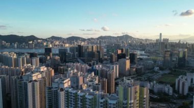 12 Temmuz 2023 'te Hong Kong, Kowloon Körfezi' ndeki yerleşim bölgesi..