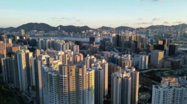 Günbatımı manzarası Kowloon ve HK manzaralarını gösteriyor, 12 Temmuz 2023