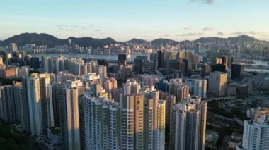 Günbatımı manzarası Kowloon ve HK manzaralarını gösteriyor, 12 Temmuz 2023