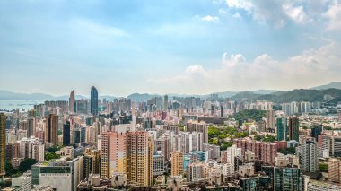 Kowloon Yarımadası 'nın batısında, canlı bir semt 14 Temmuz 2023