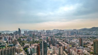 Kowloon Yarımadası 'nın batısında, canlı bir semt 14 Temmuz 2023