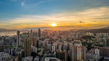 Kowloon ve Hong Kong ışıkları parıldamaya başladı, 22 Temmuz 2021