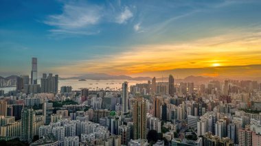 Kowloon ve Hong Kong ışıkları parıldamaya başladı, 22 Temmuz 2021