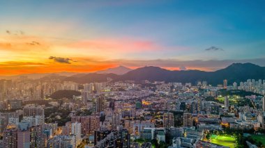 Kowloon ve Hong Kong ışıkları parıldamaya başladı, 22 Temmuz 2021