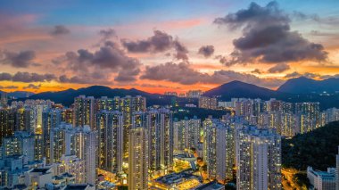 23 Temmuz 2023, gece görüşü T.K. Oh bölgesindeki konut binası.