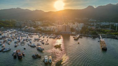 Sai Kung Halk İskelesi 24 Temmuz 2023 'te bulunan popüler bir deniz kenarı eğlencesi.