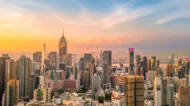 Causeway Körfezi, 28 Temmuz 2023 'te Hong Kong' un hareketli ve hareketli bir bölgesidir.