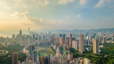 Happy Valley, 28 Temmuz 2023 'te canlı ve varlıklı bir yerleşim yeridir.