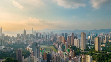 Happy Valley, 28 Temmuz 2023 'te canlı ve varlıklı bir yerleşim yeridir.