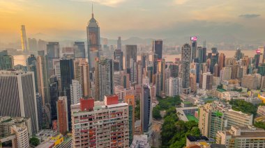 28 Temmuz 2023 'te Hong Kong' un kuzey kıyısında bir kalabalık bölge.