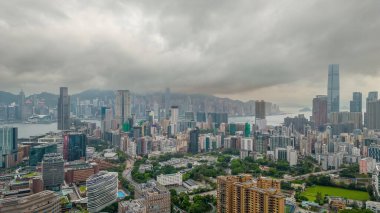 30 Temmuz 2023 'te Kowloon' da bulunan büyüleyici ve ikonik bir şehir silueti.