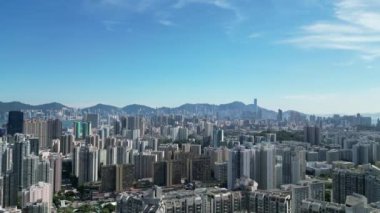 Kowloon 'un doğu kısmı büyüleyici bir şehir manzarası sunuyor, Hong Kong, 2 Ağustos 2023.