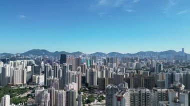 Kowloon 'un doğu kısmı büyüleyici bir şehir manzarası sunuyor, Hong Kong, 2 Ağustos 2023.