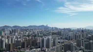 Kowloon 'un doğu kısmı büyüleyici bir şehir manzarası sunuyor, Hong Kong, 2 Ağustos 2023.