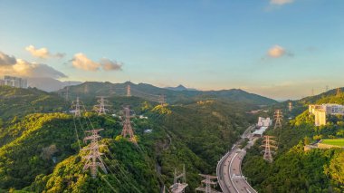 Tsing Sha Otoyolu, Hong Kong 32023 'te büyük bir otoyoldur.