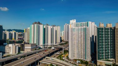 Otoyol Batı Kowloon 'da başlıyor ve kuzeye doğru ilerliyor. 3 Ağustos 2023