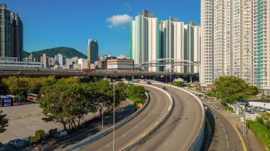 Otoyol Batı Kowloon 'da başlıyor ve kuzeye doğru ilerliyor. 3 Ağustos 2023