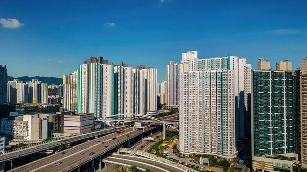 Otoyol Batı Kowloon 'da başlıyor ve kuzeye doğru ilerliyor. 3 Ağustos 2023