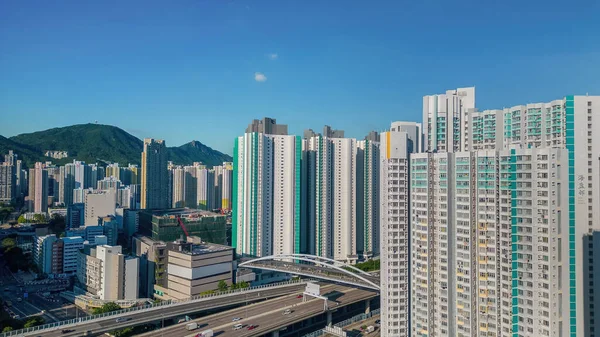 Otoyol Batı Kowloon 'da başlıyor ve kuzeye doğru ilerliyor. 3 Ağustos 2023