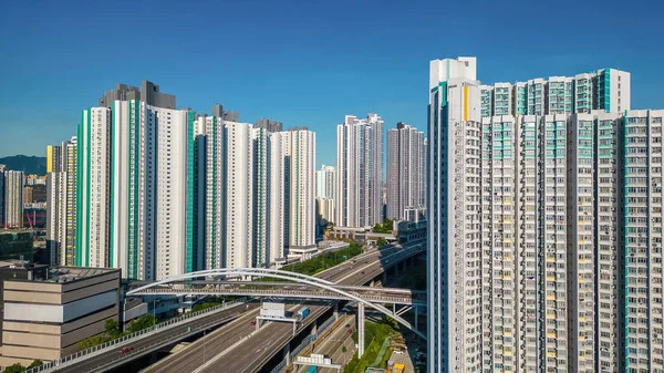 Otoyol Batı Kowloon 'da başlıyor ve kuzeye doğru ilerliyor. 3 Ağustos 2023