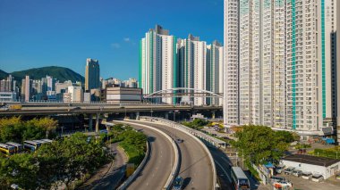 Otoyol Batı Kowloon 'da başlıyor ve kuzeye doğru ilerliyor. 3 Ağustos 2023
