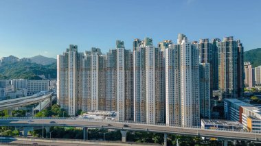 Otoyol Batı Kowloon 'da başlıyor ve kuzeye doğru ilerliyor. 3 Ağustos 2023