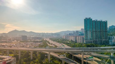 Otoyol Batı Kowloon 'da başlıyor ve kuzeye doğru ilerliyor. 3 Ağustos 2023