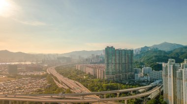 Otoyol Batı Kowloon 'da başlıyor ve kuzeye doğru ilerliyor. 3 Ağustos 2023