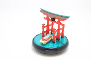 Itsukushima Tapınağı Torii, Iconic Serenity 'nin ölçekli figürü.