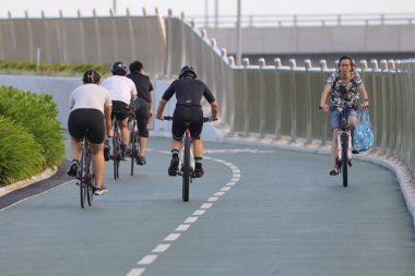 Tko şehrindeki bisiklet yolu, Hong Kong 15 Ağustos 2023