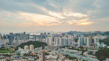 Alacakaranlıkta Kowloon 'un silueti, Shek Kip Mei, Hong Kong 19 Ağustos 2023