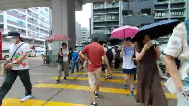Hongkong September 2023 Überquerung Der Vielbefahrenen Straße Von Hongkong — Stockvideo