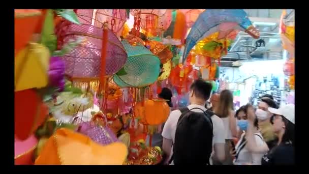 2023年9月23日 当地市场购买中国传统灯笼 大桥街市 — 图库视频影像