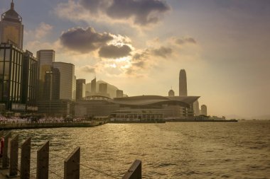 Hong Kong Kongre ve Sergi Merkezi Wan Chai-Hong Kong 'da yer almaktadır. Ekim 12023