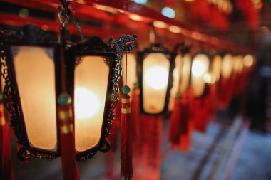 Çin Fenerleri, İnsan Tapınağı