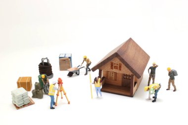 İnşaat alanındaki bir arazi mühendisi figürü.