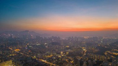 Fotoğraf: 26 Ekim 2021 Kowloon 'un batısı Alacakaranlık, Hong Kong