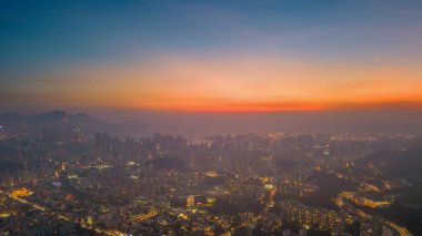 Fotoğraf: 26 Ekim 2021 Kowloon 'un batısı Alacakaranlık, Hong Kong