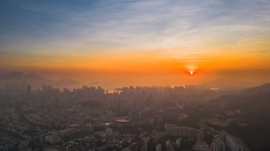 Fotoğraf: 26 Ekim 2023 Batı Kowloon Alacakaranlık, Hong Kong