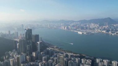 23 Ekim 2023 - Hong Kong: Kornhill Plaza, Quarry Körfezi 'ndeki konut alanı 