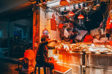 29 Ekim 2023 - Hong Kong: Vibrant Mong Kok Islak Pazar