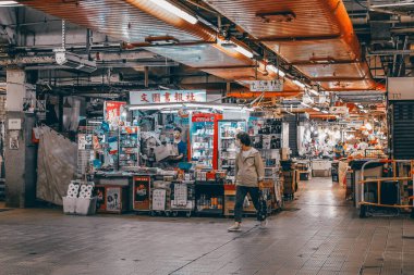 16 Kasım 2023 - Hong Kong: Shek Kip Mei 'deki yerel market 