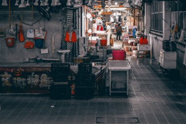 16 Kasım 2023 - Hong Kong: Shek Kip Mei 'deki yerel market 
